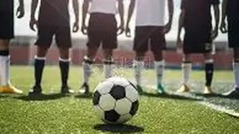 杨迪遭保安拒打伞，周围人竟笑保安尴尬