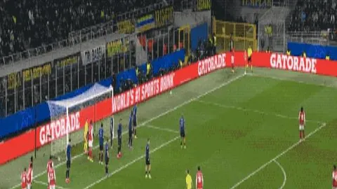 英甲13秒红牌震惊瞬间！《天下足球》揭秘奇闻趣事